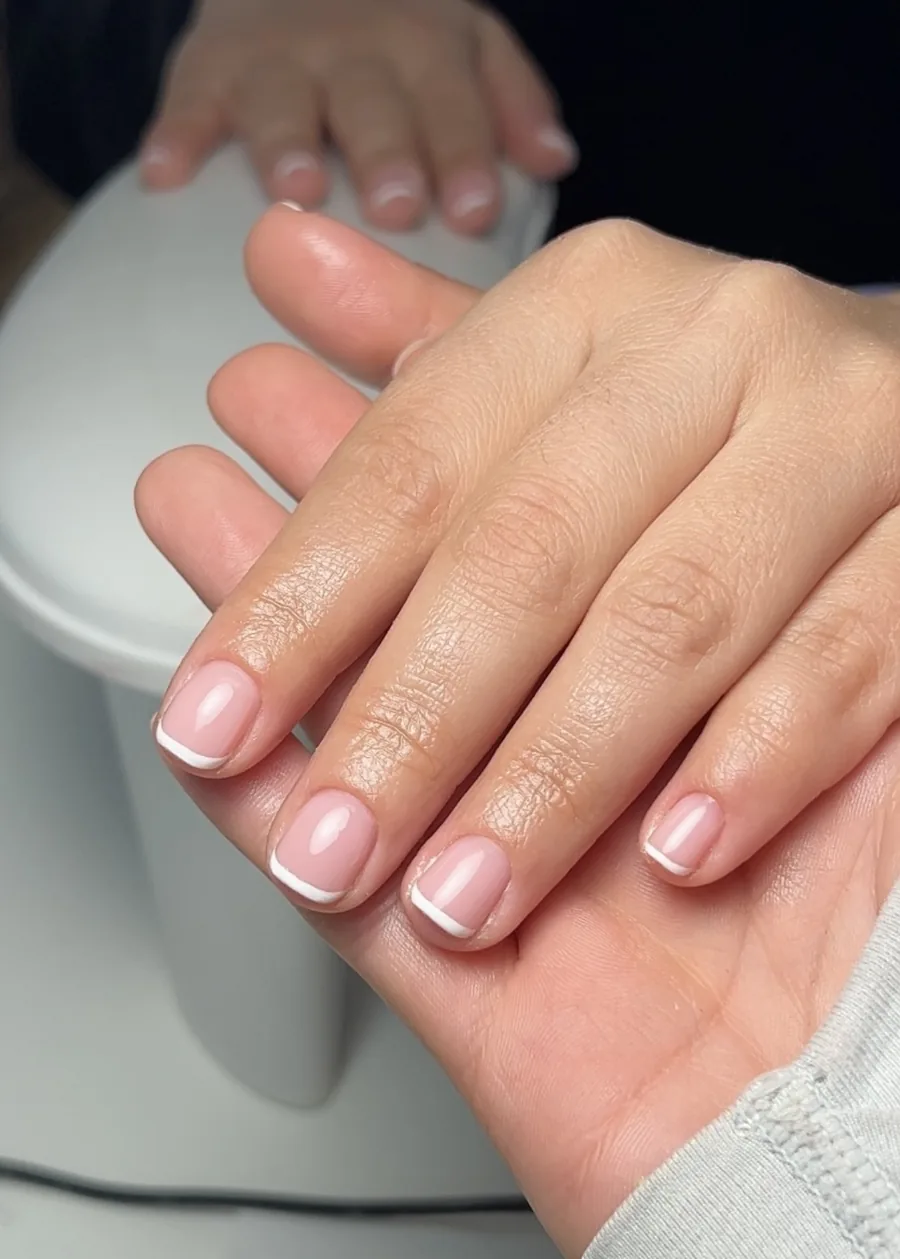 Pose d'ongles french
